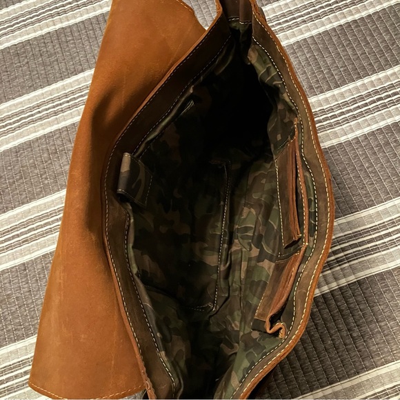 Jack George’s Voyager Arizona Buffalo Leather Messenger Bag - Picture 6 of 13